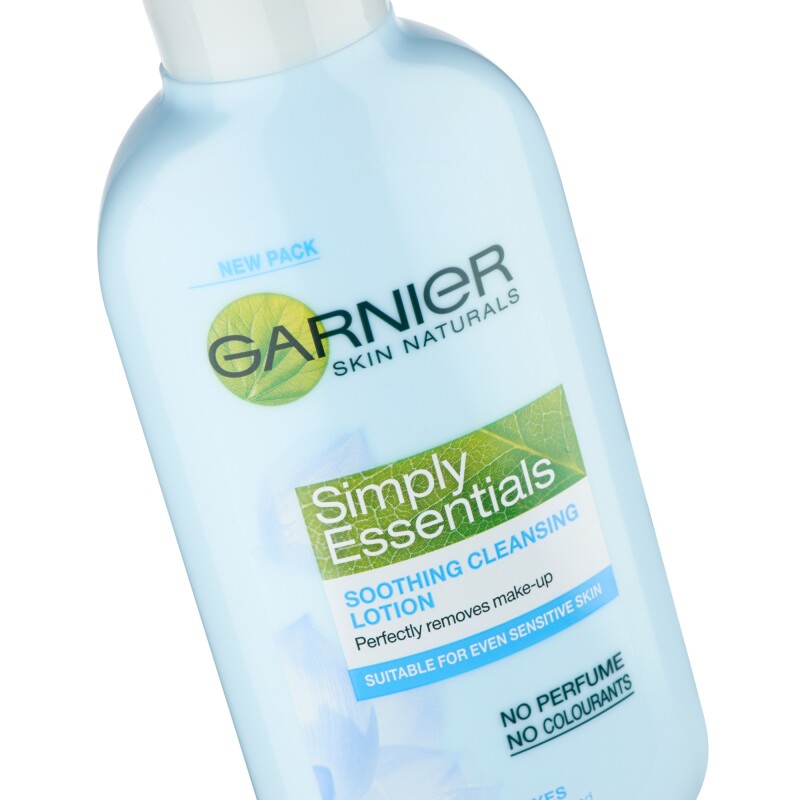 Garnier Skin Naturals Simply Essentials Soothing Cleansing Lotion